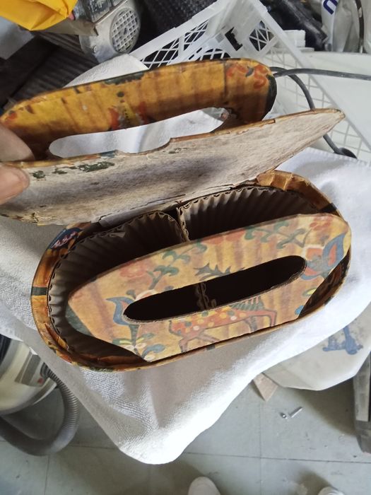 Caixa antiga de garrafas de vinho do porto