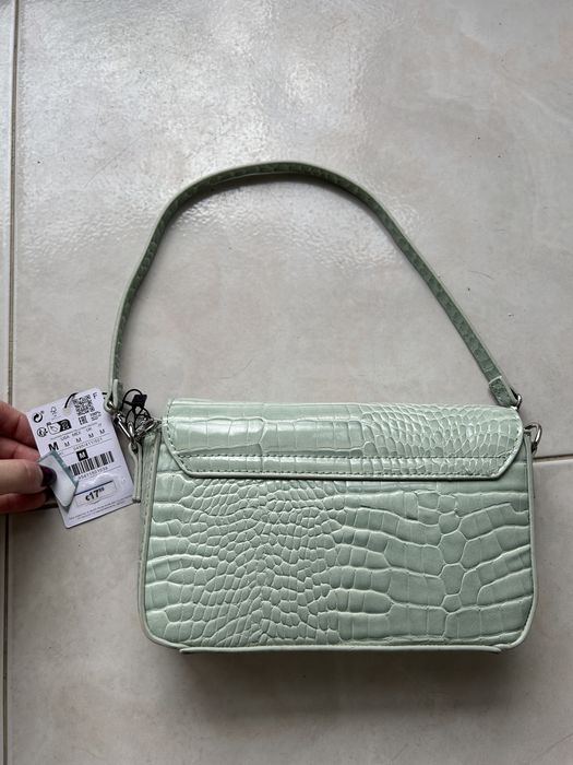 Mala Stradivarius Verde Pastel