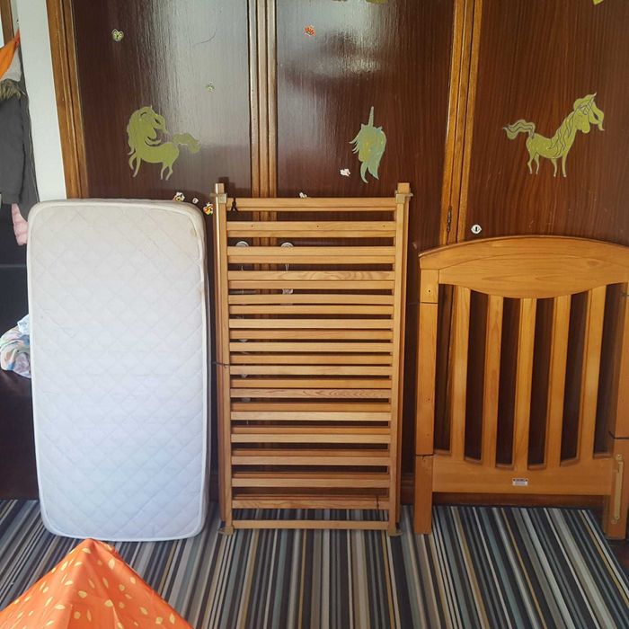 Berço de criança  em pinho