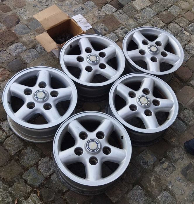 Diverso material Land Rover Defender