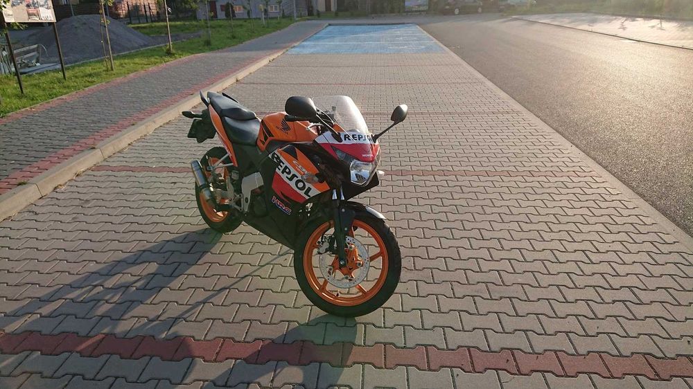 Sprzedam motocykl Honda CBR 125R JC50 / Repsol / 2013 / kat. B