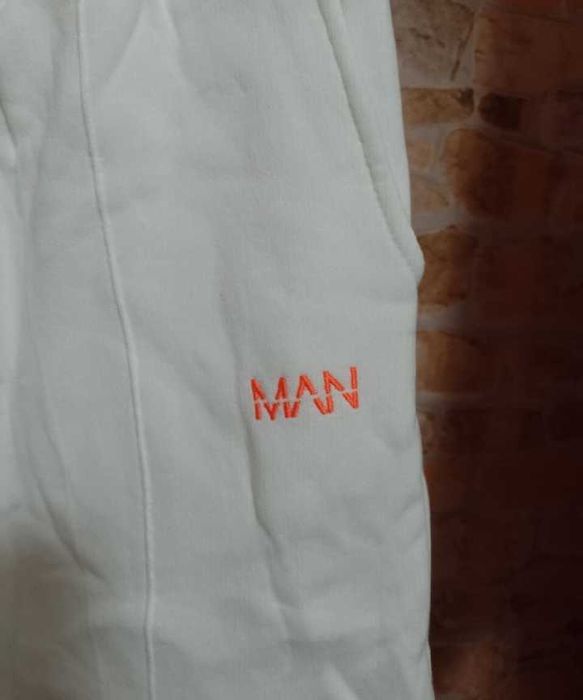 (L) Białe, firmowe spodnie dresowe z Londynu, joggersy/ NOWE