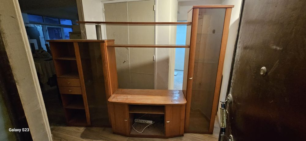 Móvel TV com duas cristaleiras