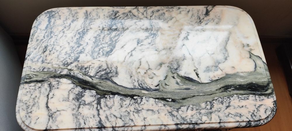 Mesa com tampo mármore