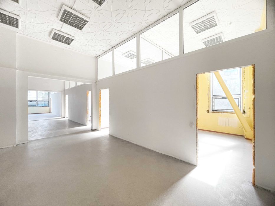 Оренда 1 поверх під магазин, офіси 353,7м на Севастопольській площі