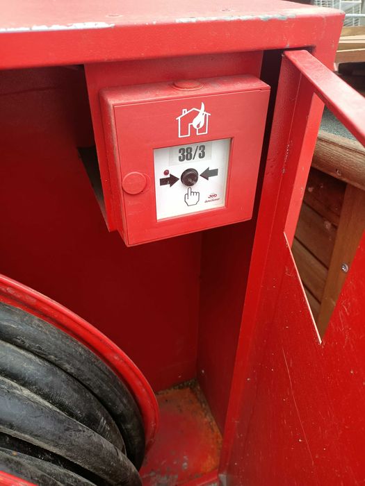 Szafka przeciwpożarowa kompletna z wężem używana