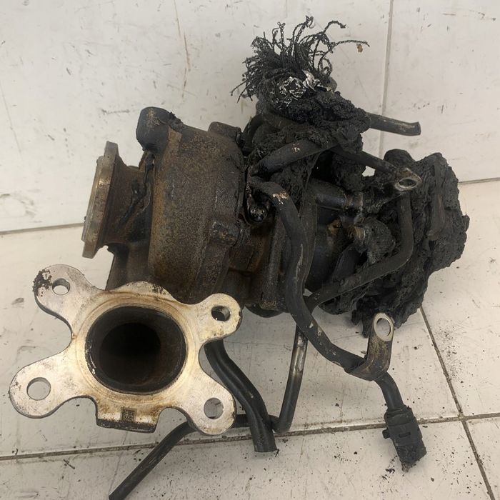 Turbosprężarka Turbina Uszkodzona Po Pożarze Vw Golf 8 Viii 5H 1.5 Tsi 24R