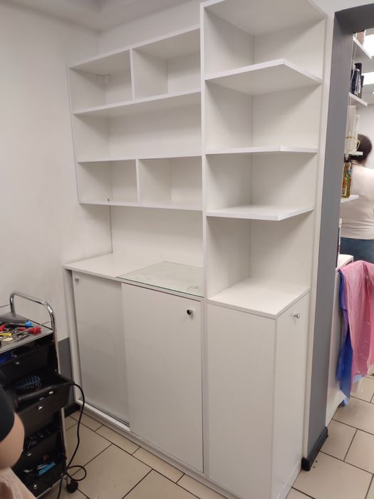 Біла шафа колор-бар 5000 грн