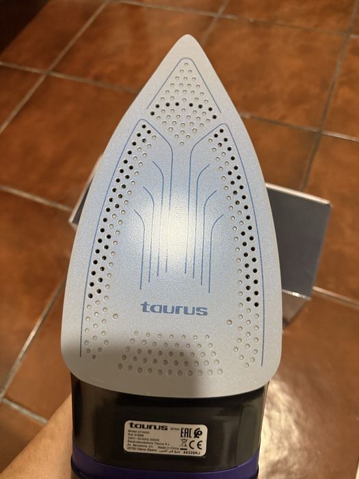 Ferro de engomar Taurus 3000w
