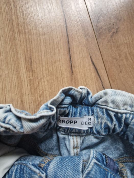 Krótkie spodenki cropp 34