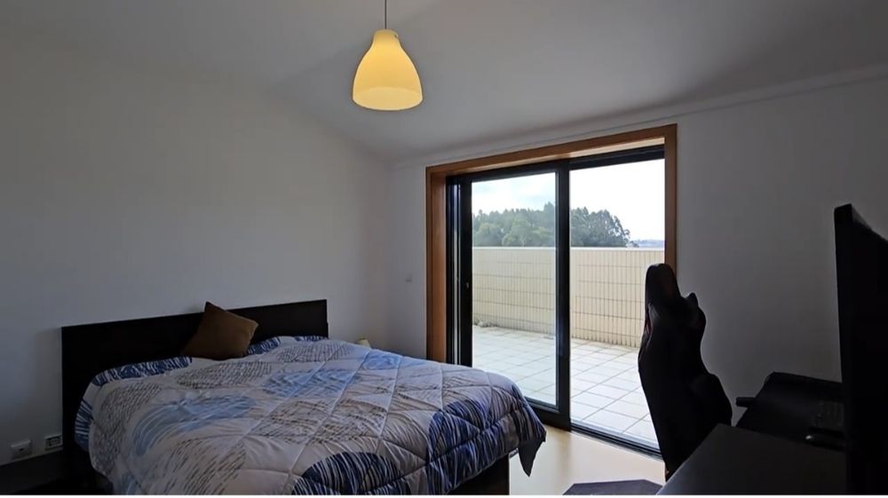 T2 Duplex com 2 Suítes, Terraço e Box em Condomínio Fechado