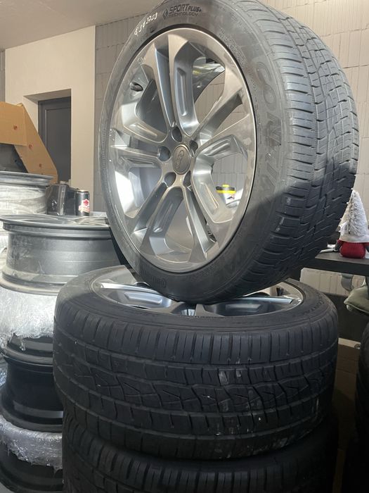 255/40 R19 комплект резини з дисками
