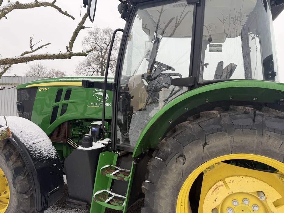 Трактор John Deere 6110B