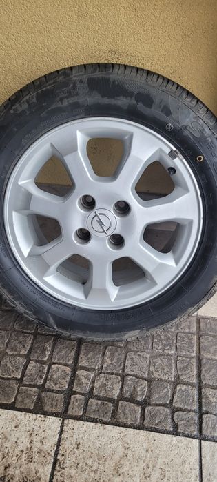 Komplet kół z letnimi oponami