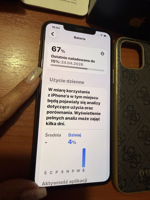 Iphone max pro 64gb golden kobieta
