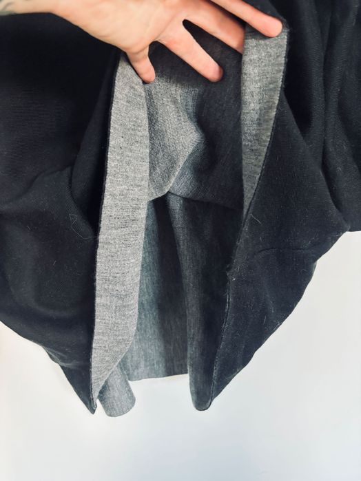 Wełniany sweter COS dłuższy klasyczny czarny