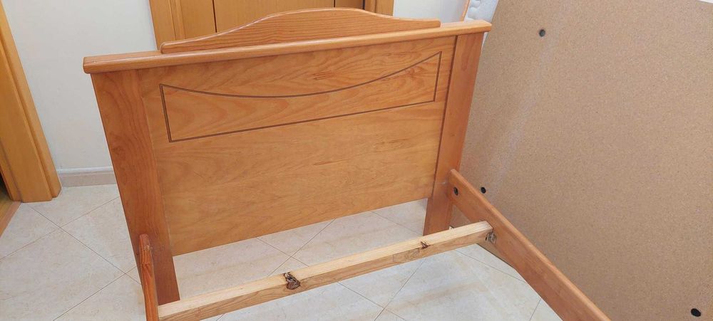 Cama solteiro 1.80 x 1.00 - muito bom estado com lencois