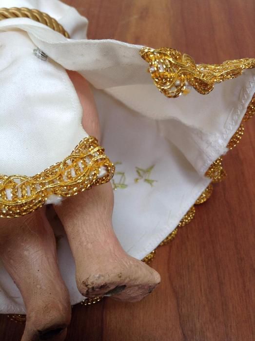 Imagem Menino Jesus em madeira de castanho com vestido