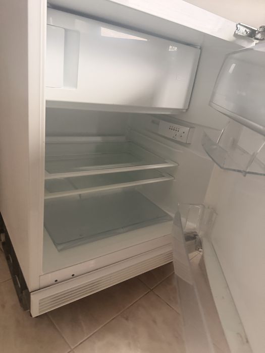 Lodówka podblatowa  do zabudowy Electrolux LFB3AF82R