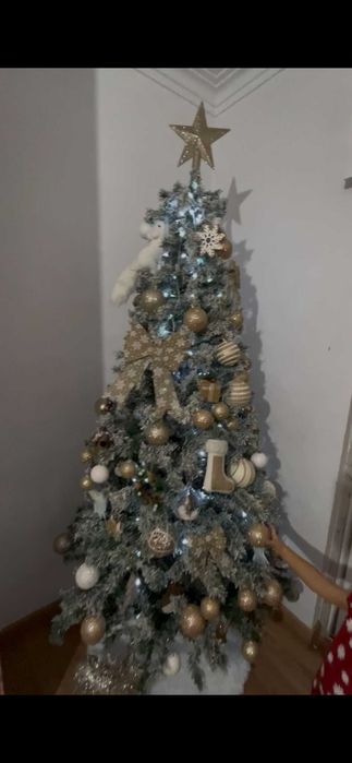 Árvore de natal 2,10m completa com decorações