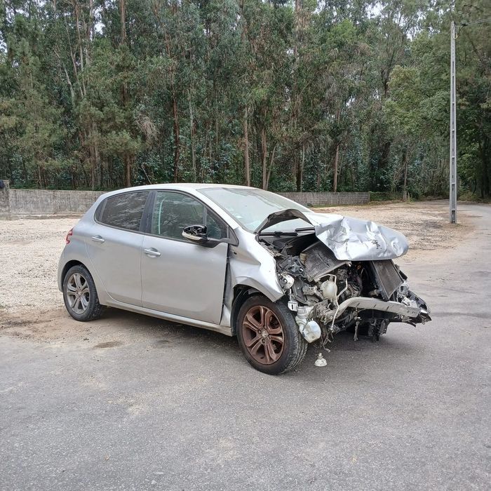 Peugeot 208 I 1.2 de 2014  – Peças Usadas (9971)