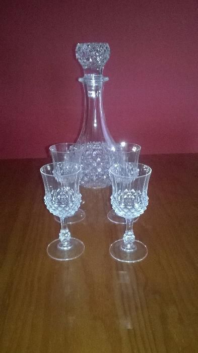 Licoreira em Cristal com Relevos NOVA + 4 Cálices para o Licor NOVOS