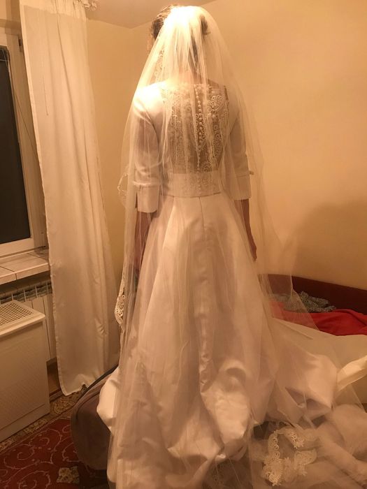 Suknia ślubna profesjonalny design. Bardzo dobry materiał.