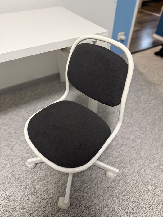 Biurko PAHL z IKEA + krzesło biurowe dla dzieci ÖRFJÄLL