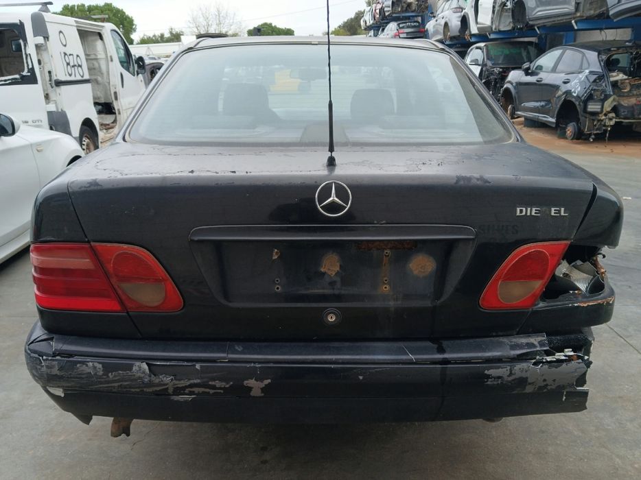 Para peças MERCEDES-BENZ Classe E (W210)