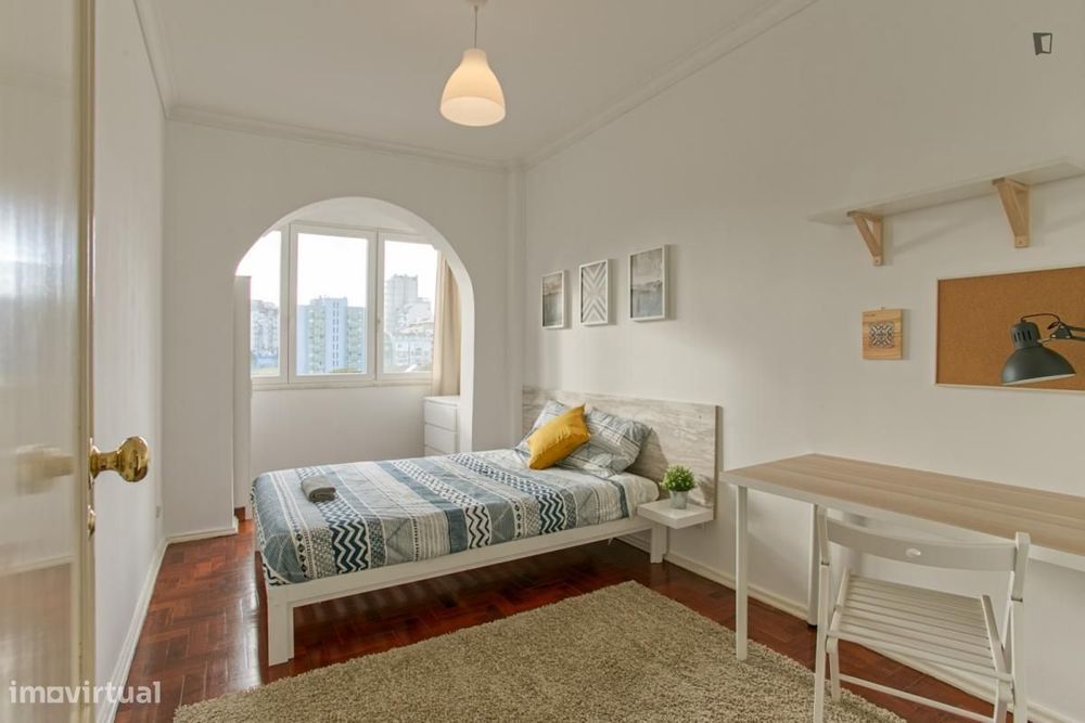 Quarto - localizado em Benfica Lisbon
