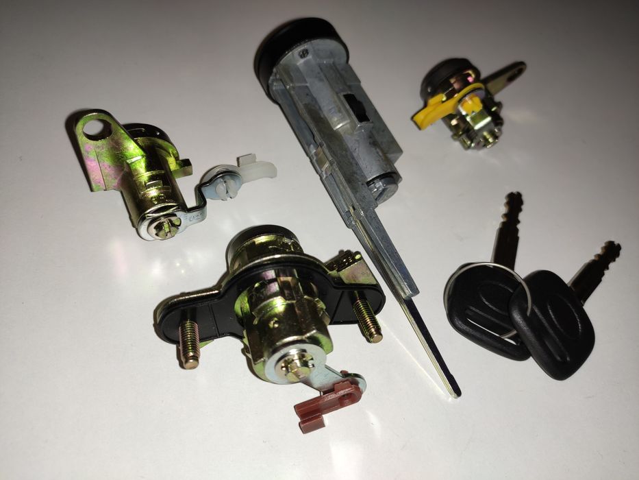 Комплект сердцевин замков Toyota Corolla E10, полный / 92-97 год