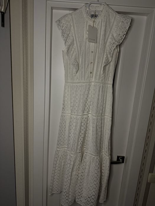 Сукня в прошву, розмір хс-с. Ціна на бірці 230 євро