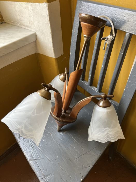 Ładny żyrandol brazowy