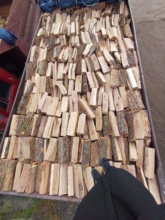 Дрова дубовые колотые Харьков — доставка КамАЗ, DAF, MAN