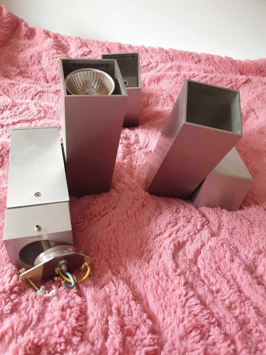 Três focos de luz, em inox