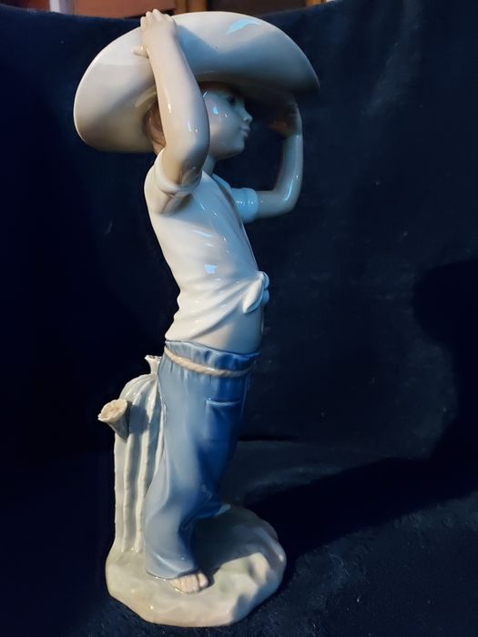 Nao by Lladro duża porcelanowa figurka chłopca Cowboy