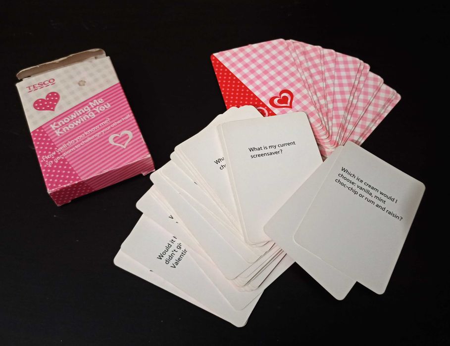 Gra karciana "Knowing Me Knowing You"