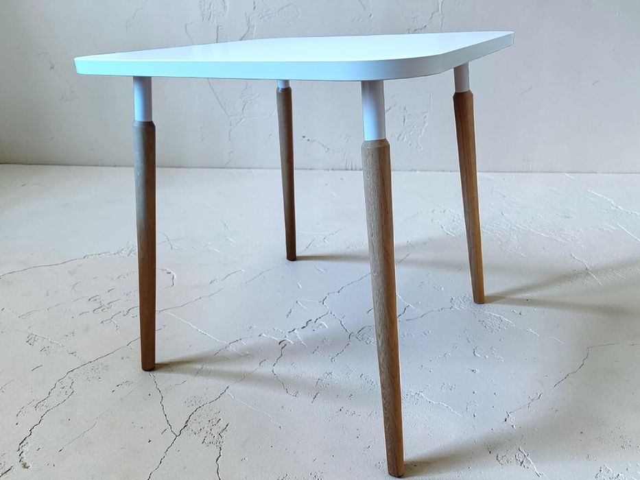 Stół kuchenny 70 x 70 w stylu skandynawskim