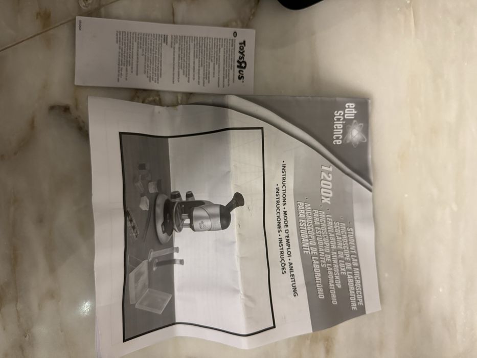 Microscópio de brincar