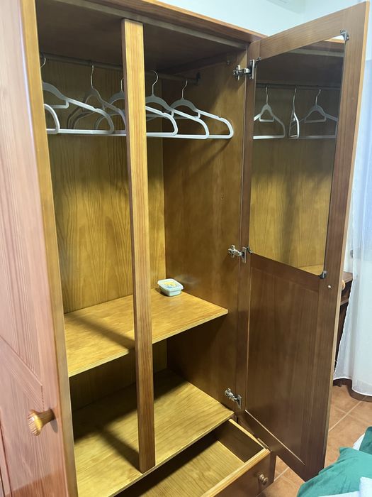 Roupeiro com 2 portas gaveta e espelho