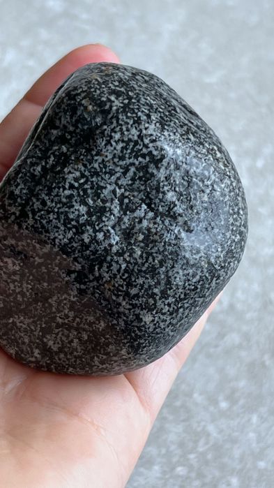 Kamienie ozdobne do akwarium (kamień kwarcowy, granitowy, diorytowy)