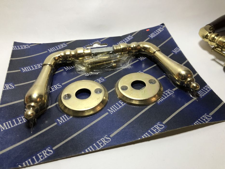 Дверная ручка. Латунь