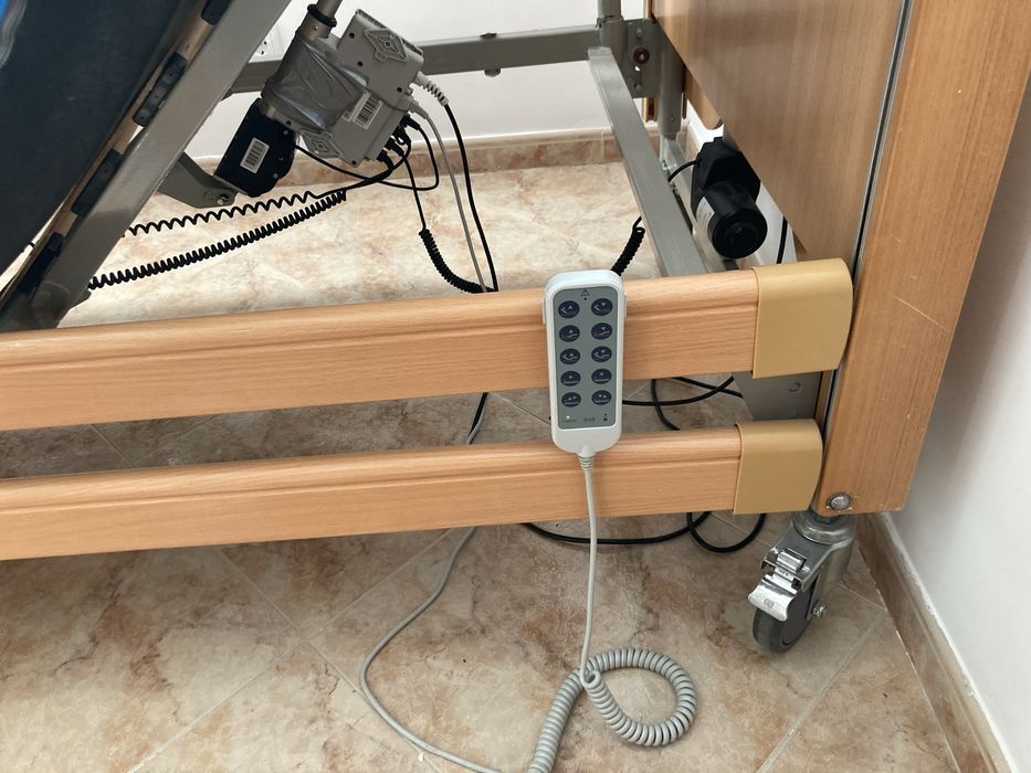 Cama articulada eléctrica com pendural e colchão