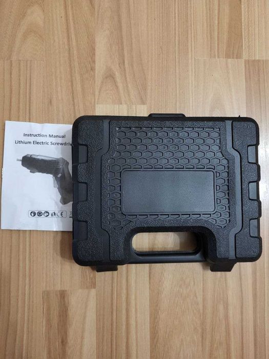 Акумуляторна викрутка-трансформер в кейсі з набором насадок