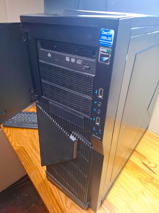 Компьютер системный блок 6 ядер в комп монитор клавиатура мышь колонки