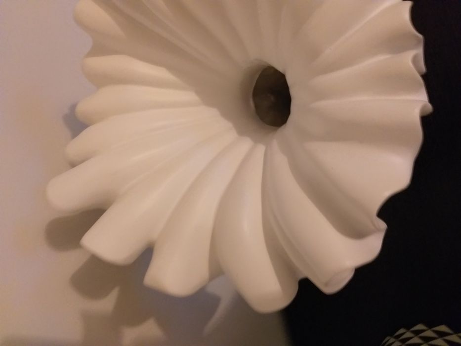 jarra ondulada branca