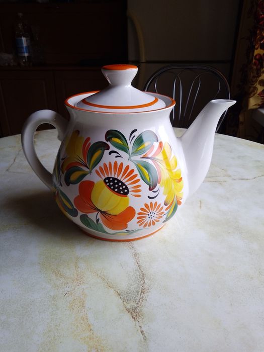 Продам большой чайник заварник.
