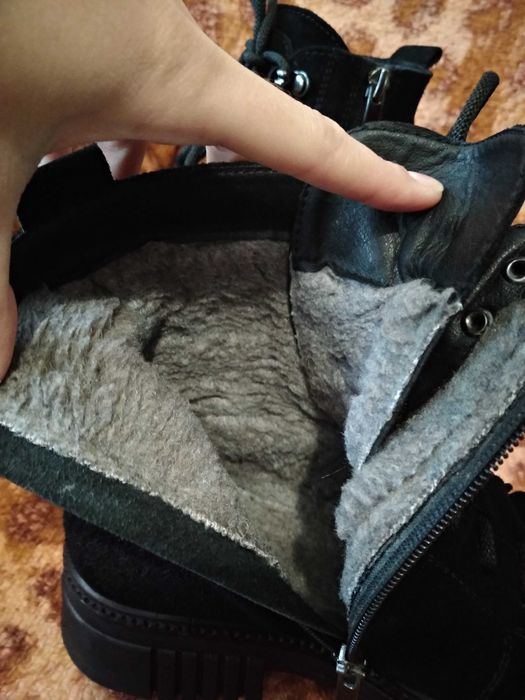 Продаю зимові ботинки б/у