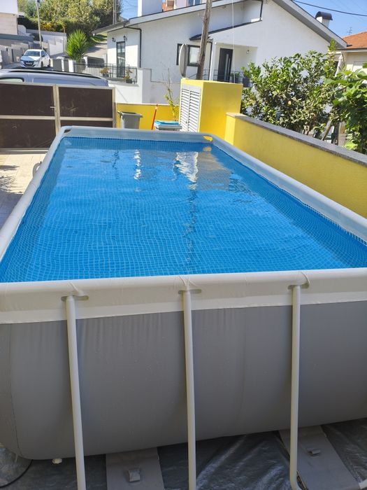 Piscina Intex utilizada só um mês.