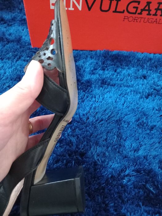 Sandálias pretas de pele da Invulgar T37 (Marka)